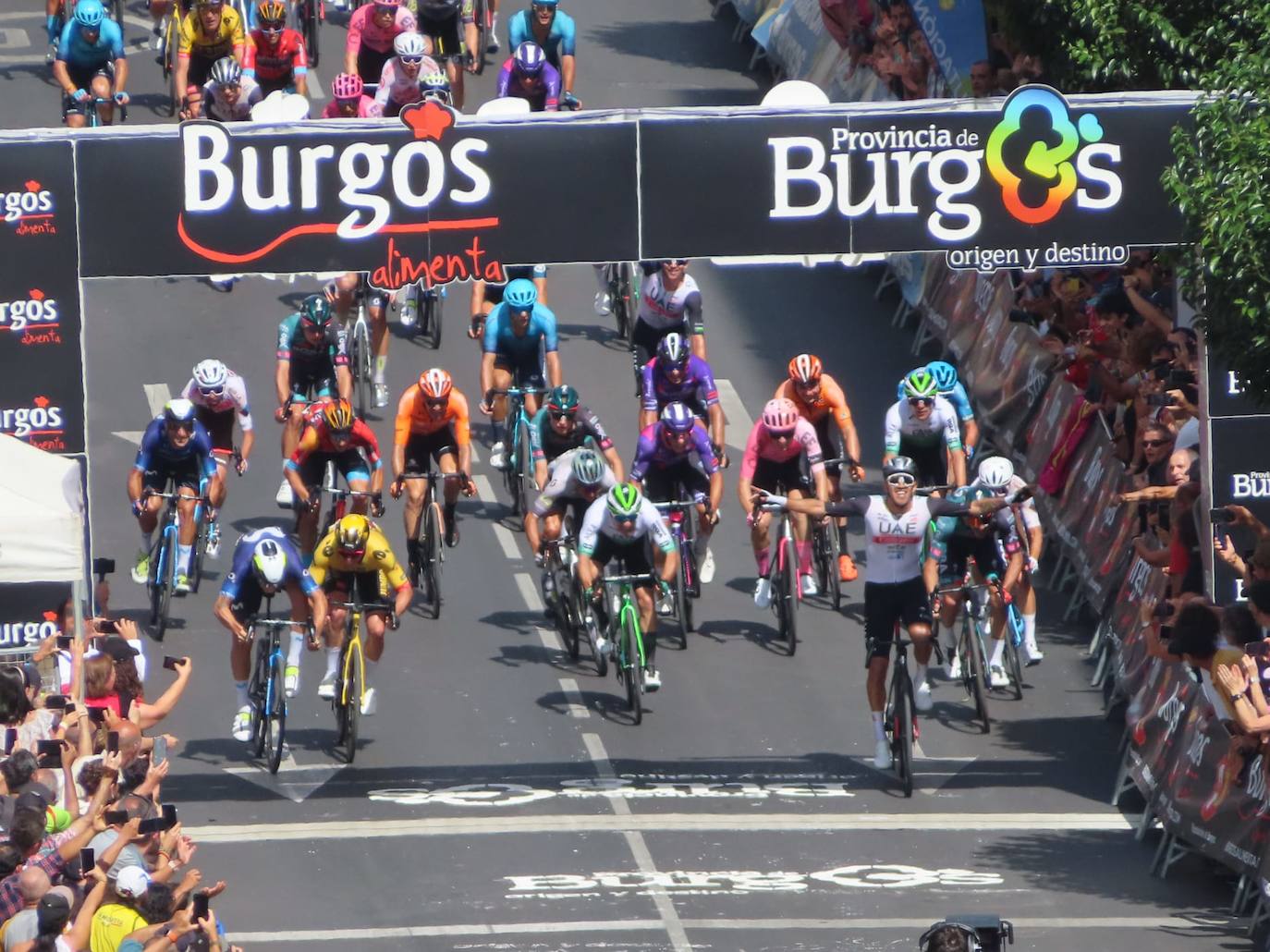 El colombiano Sebastian Molano se lleva la primera etapa de la Vuelta a Burgos