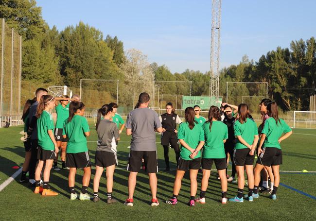 Charla del equipo previa al entrenamiento