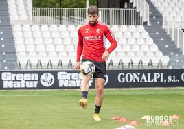 Javi Pérez durante un entrenamiento del Burgos CF.