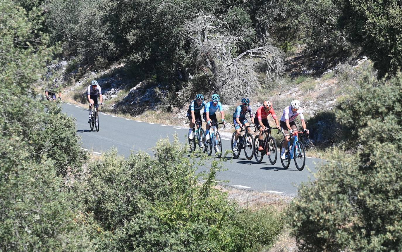 Roglic impone su velocidad en el esprint final para llevarse la tercera etapa