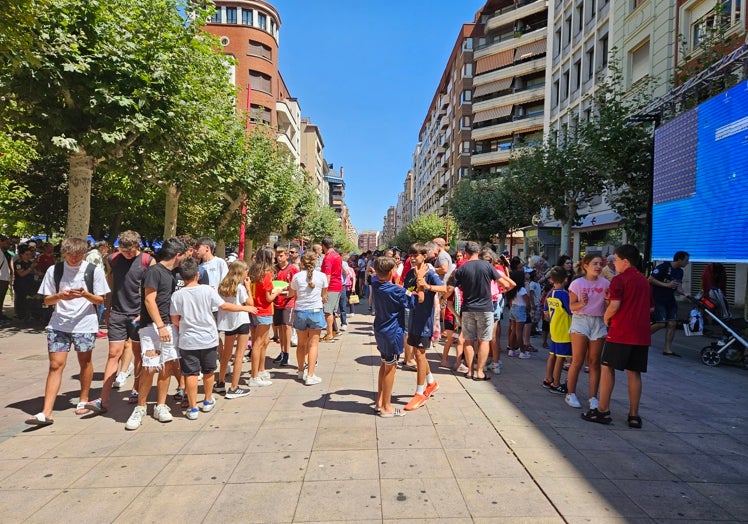 Imagen principal - Multitud de mirandeses han seguido la final