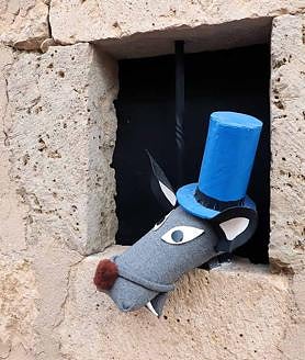 Imagen secundaria 2 - Adornos de algunas de las casas de Olmillos de Sasamón. 