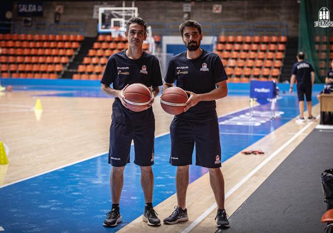 Los técnicos ayudantes Jorge Álvarez y Juanjo Nieto.