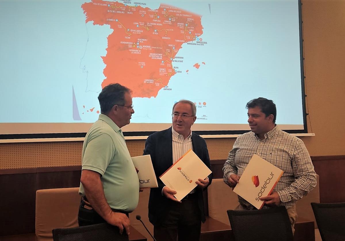 Javier Arroyo, responsable de Burgos Alimenta; Ángel Carretón, presidente del IDJ y Carlos Gallo, presidente de Burgos, Origen y Destino.