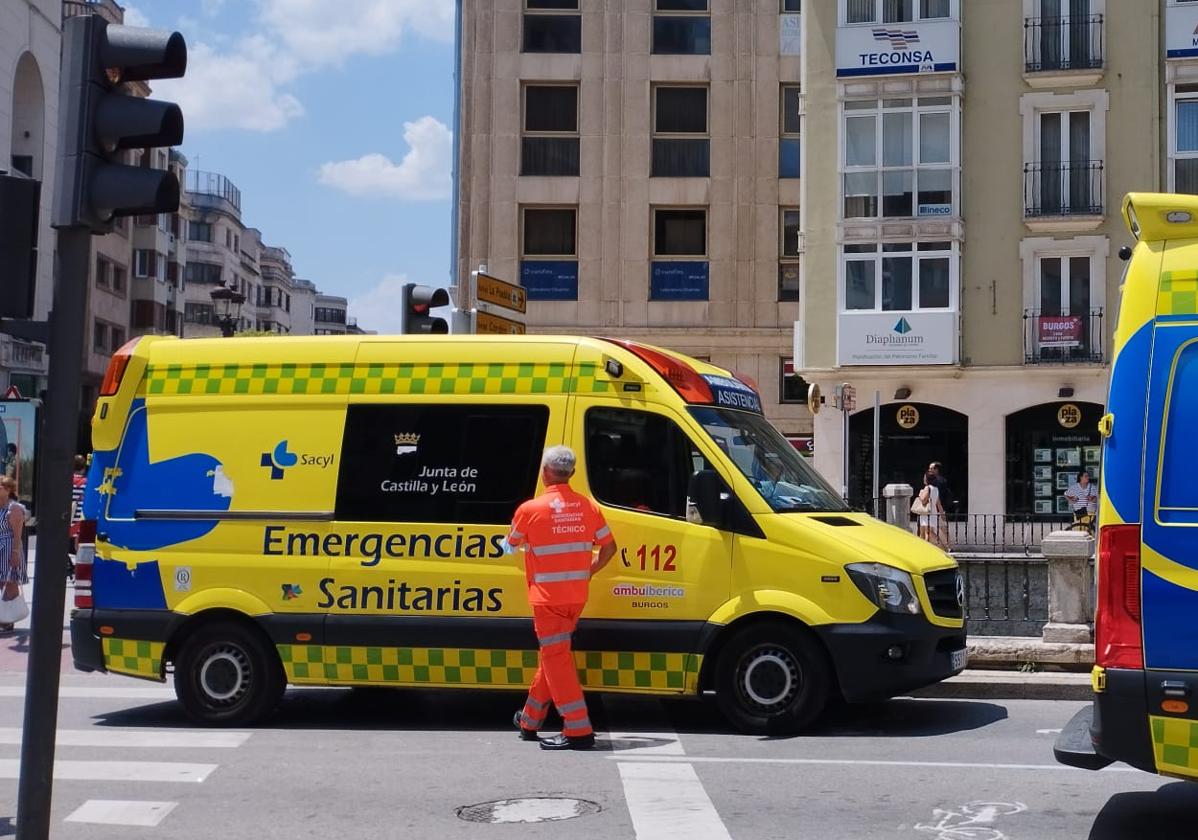 Imagen de archivo de una ambulancia en Burgos capital.