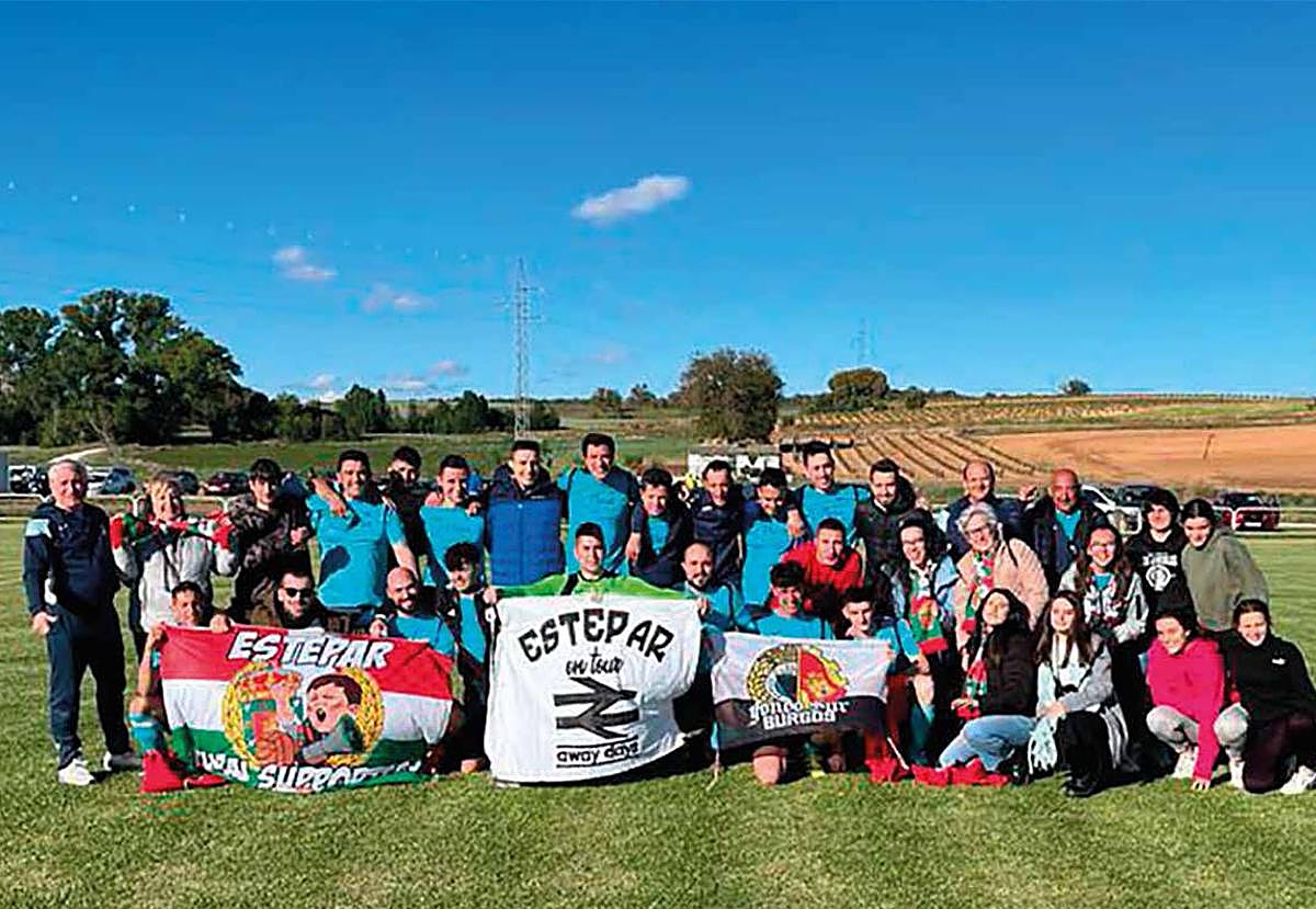 Vecinos de Estépar, reunidos en torno a las fiestas.