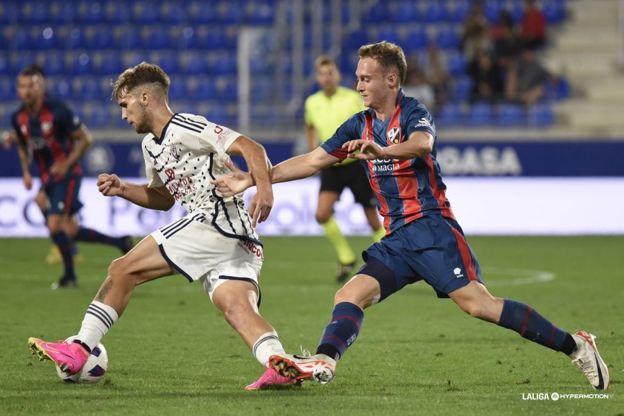 El Mirandés castiga las debilidades del Huesca gracias a su propuesta ofensiva