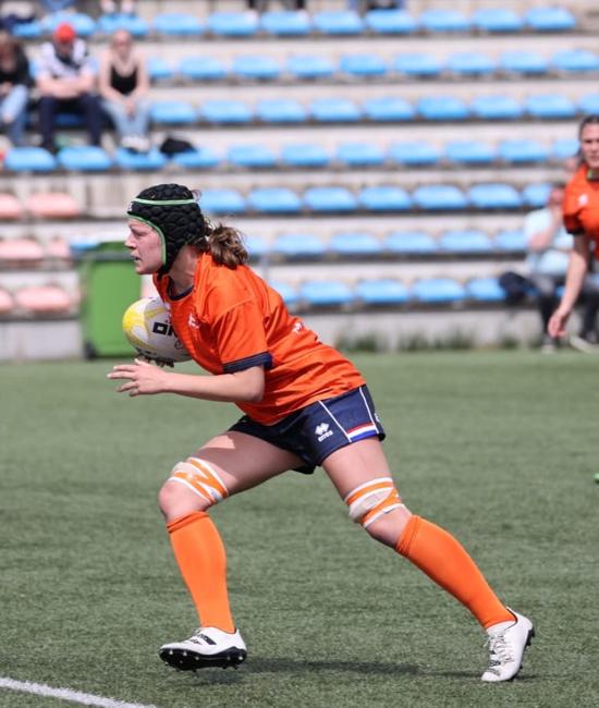 Mhina ha jugado los últimos 6 años en el Rugbyende Utrechtse Studenten.