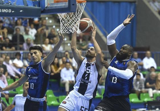 Imágenes de encuentro entre San Pablo Burgos y Grupo Ureta Tizona en la Copa de Castilla y León.