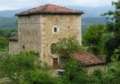 En venta por 155.000 euros una torre medieval en Las Merindades