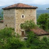 En venta por 155.000 euros una torre medieval en Las Merindades