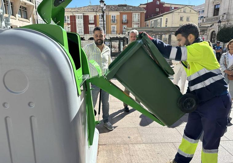 Demostración del nuevo sistema hidráulico que se implementará para facilitar el reciclaje de vidrio en Burgos