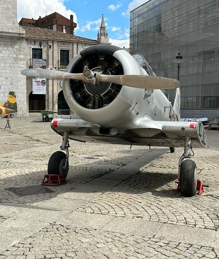 Imagen secundaria 2 - Aviones de exposición en el monasterio de San Juan.