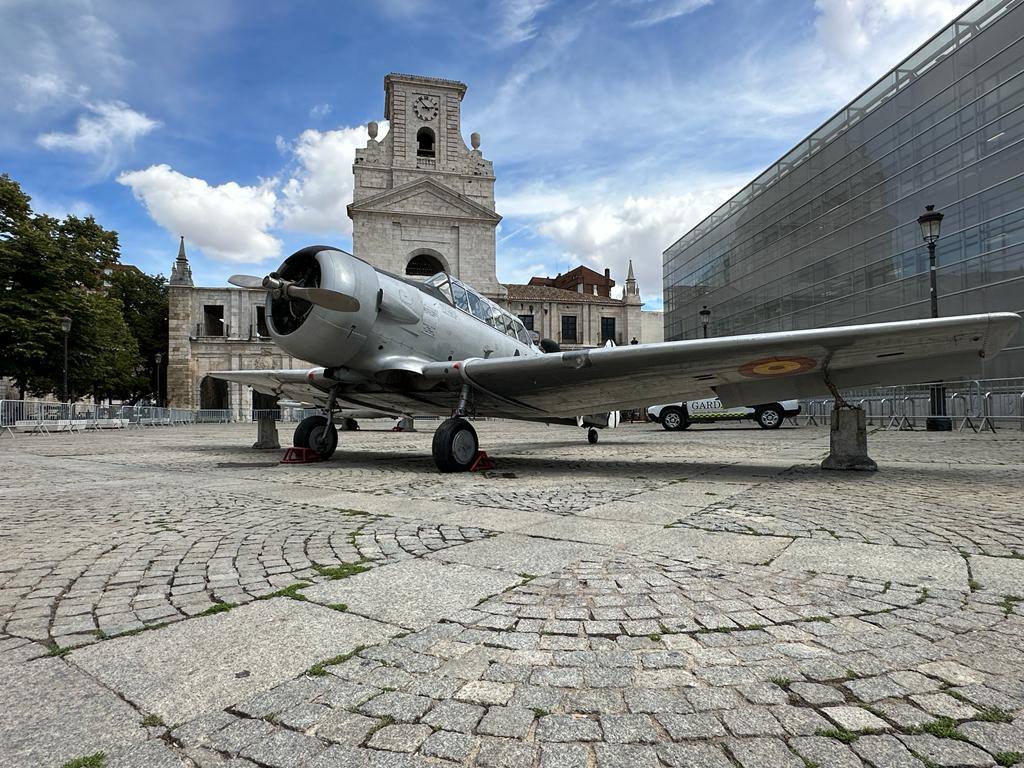 Imágenes del los aviones históricos en el centro de Burgos