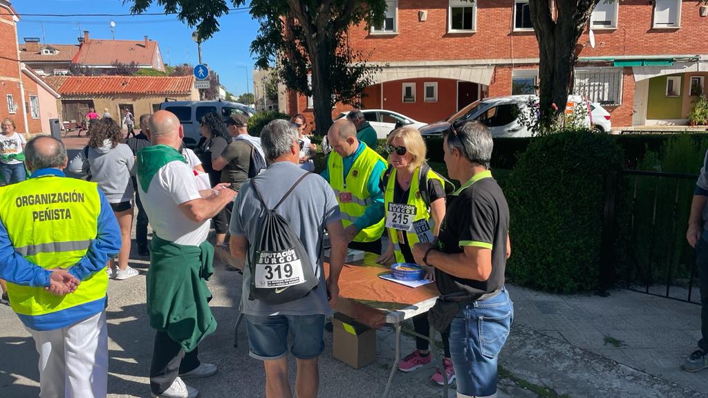 Un millar de burgaleses participan en la Marcha de Peñas solidaria