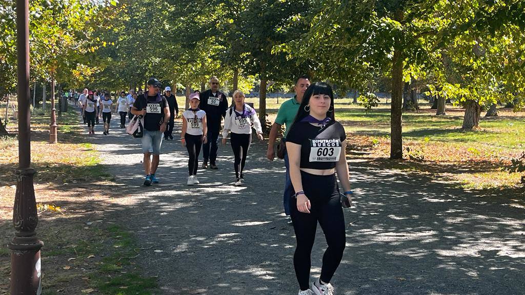 Un millar de burgaleses participan en la Marcha de Peñas solidaria