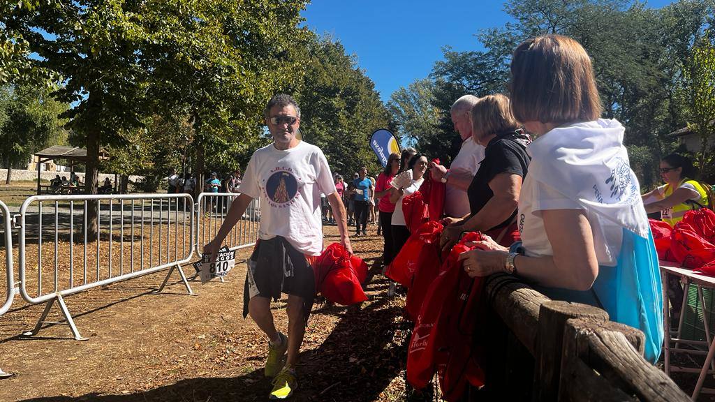 Un millar de burgaleses participan en la Marcha de Peñas solidaria