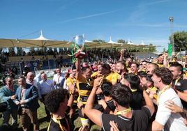 El equipo celebra la victoria en Valladolid.