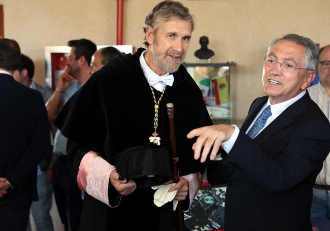 Ginés Clemente, presidente de Aciturri, con el rector de la UBU, Manuel Pérez Mateos.