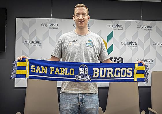 El escolta esloveno del San Pablo Burgos, Miha Lapornik, durante la presentación
