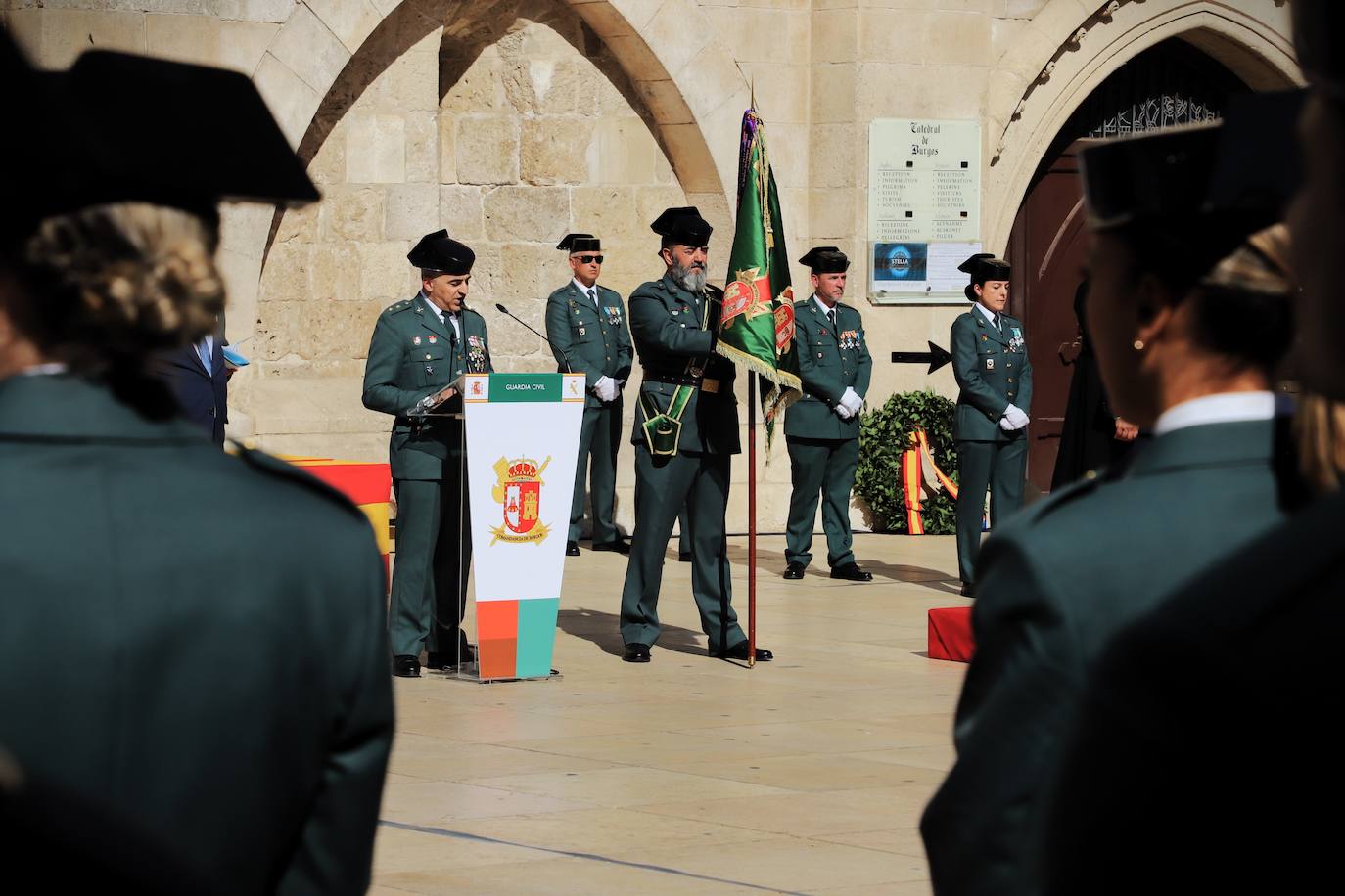 La plaza del Rey San Fernando acoge la celebración de la festividad de la patrona de la Guardia Civil