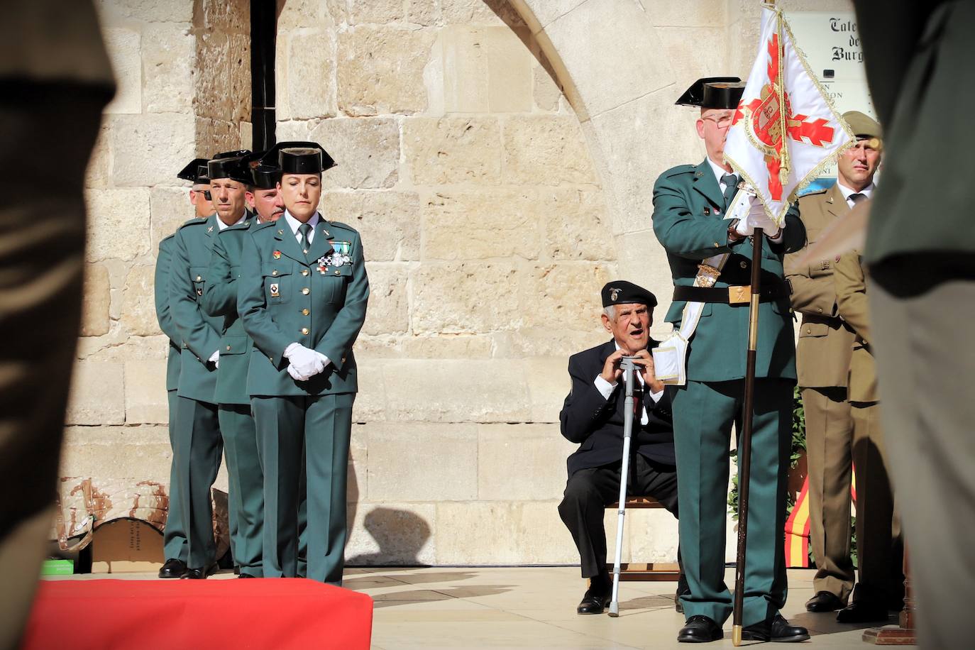 La plaza del Rey San Fernando acoge la celebración de la festividad de la patrona de la Guardia Civil