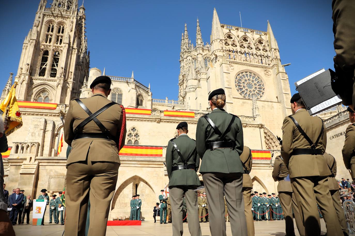 La plaza del Rey San Fernando acoge la celebración de la festividad de la patrona de la Guardia Civil