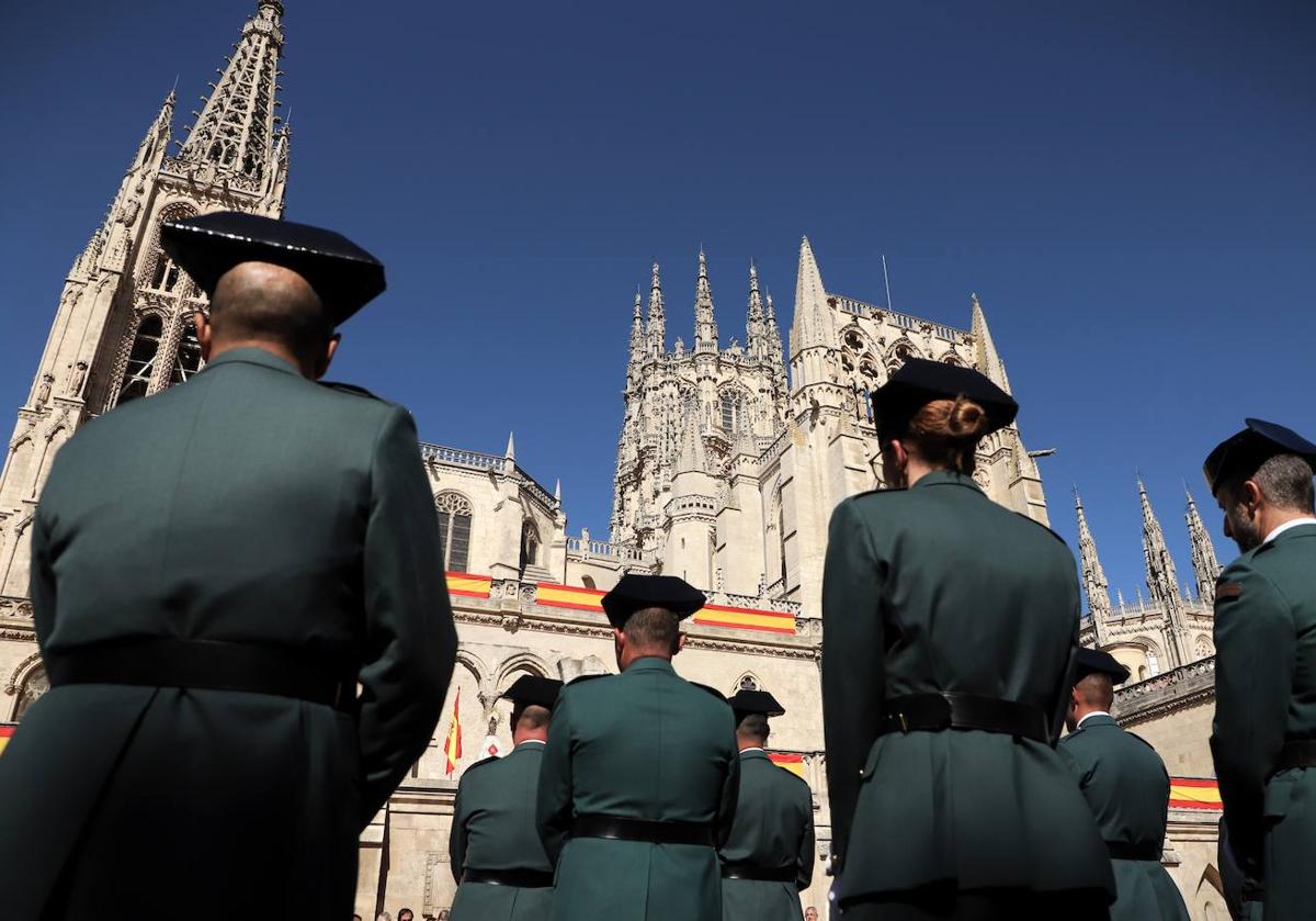 La plaza del Rey San Fernando acoge la celebración de la festividad de la patrona de la Guardia Civil