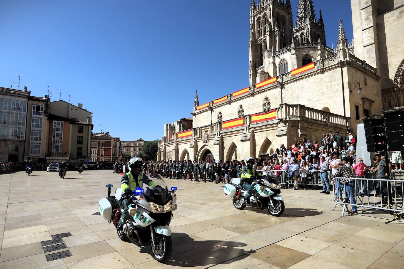 La plaza del Rey San Fernando acoge la celebración de la festividad de la patrona de la Guardia Civil