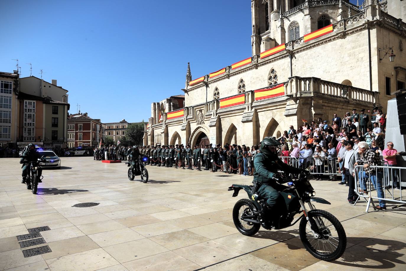 La plaza del Rey San Fernando acoge la celebración de la festividad de la patrona de la Guardia Civil