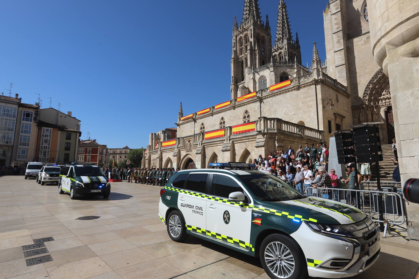 La plaza del Rey San Fernando acoge la celebración de la festividad de la patrona de la Guardia Civil