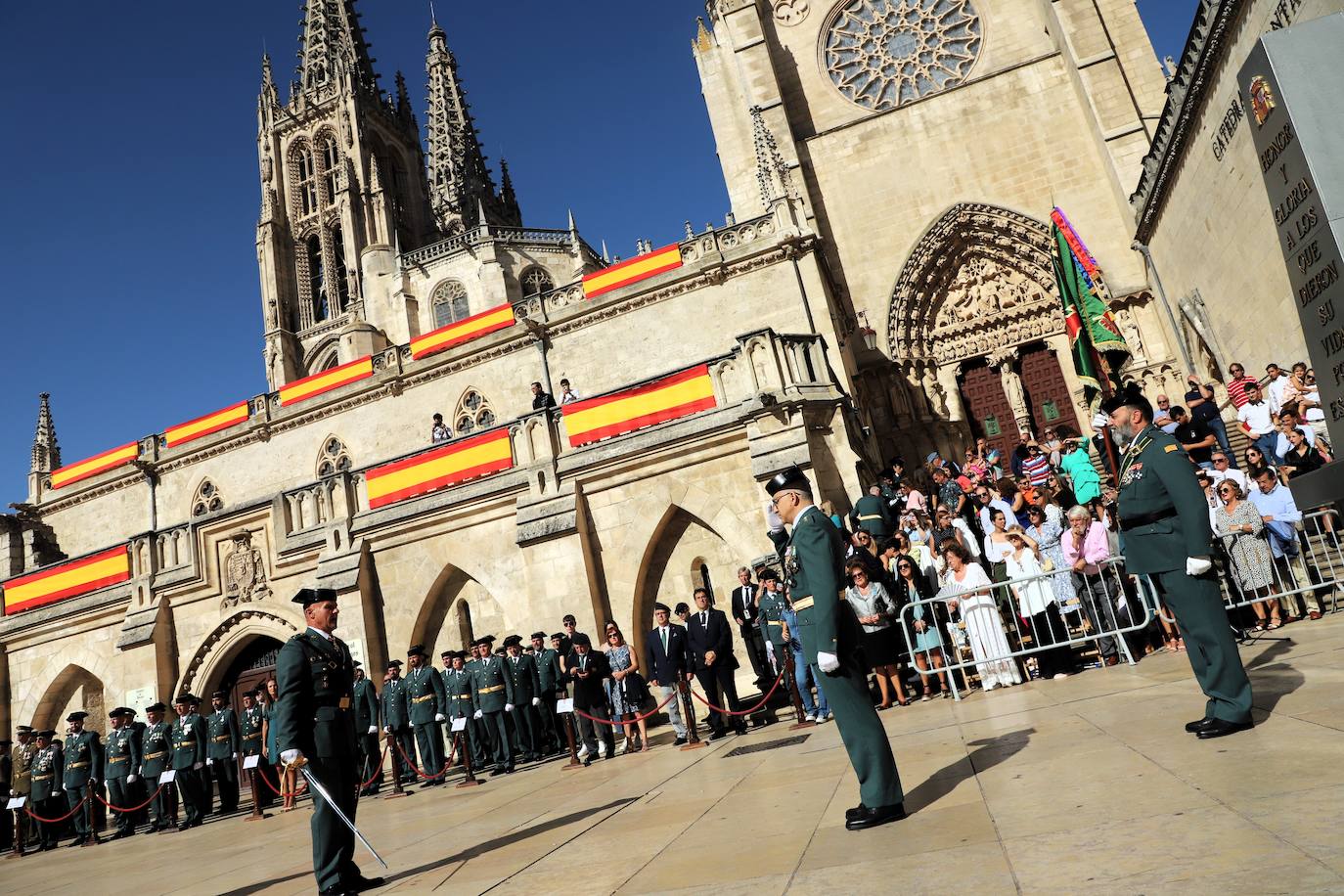 La plaza del Rey San Fernando acoge la celebración de la festividad de la patrona de la Guardia Civil