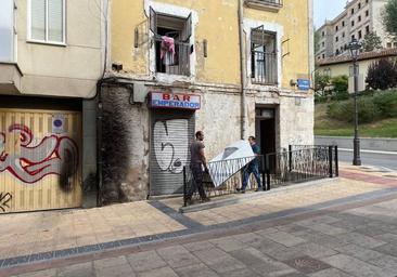 Cierran una de las viviendas okupadas de la calle Emperador de Burgos