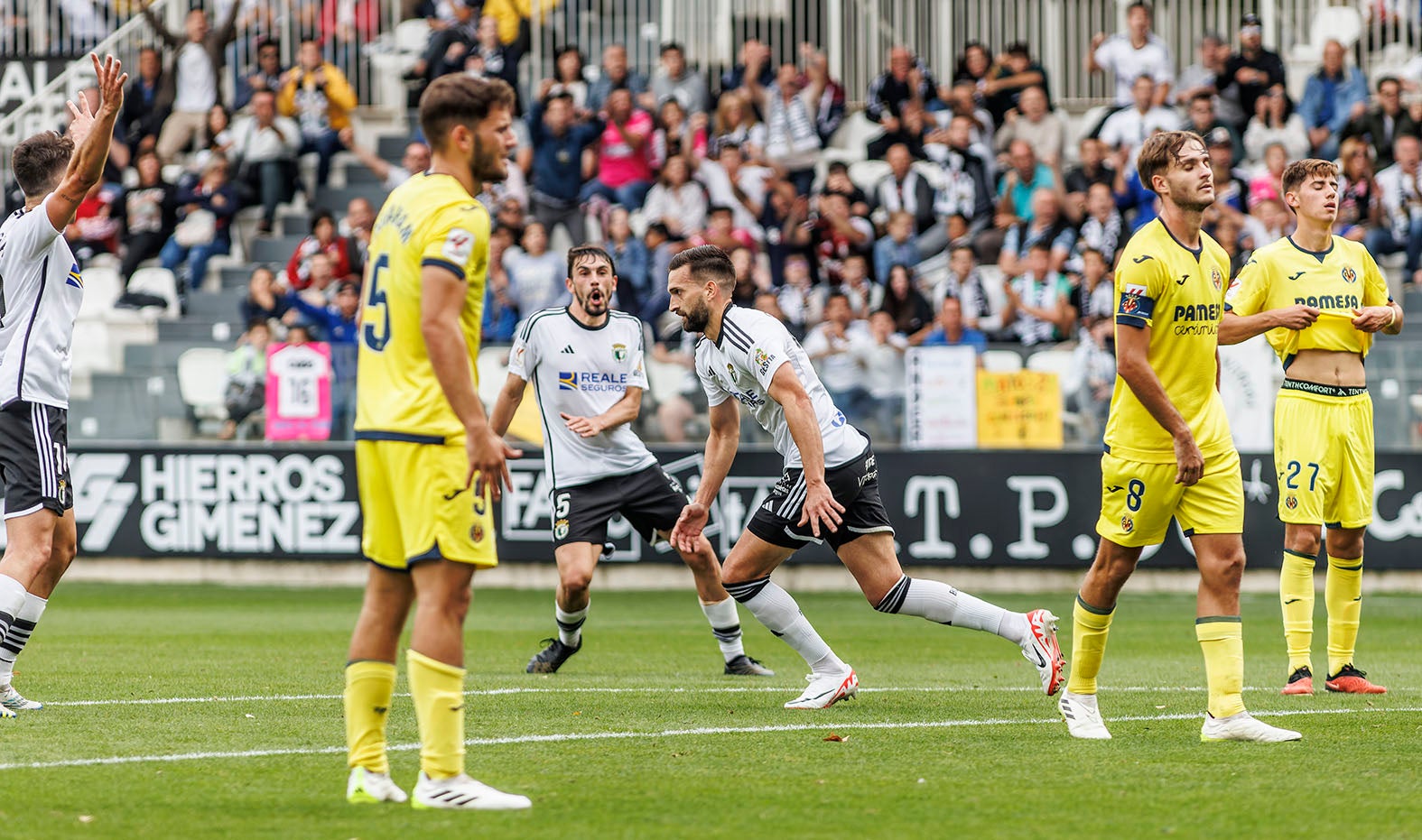 La victoria del Burgos CF ante el Villarreal B, en imágenes