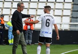 Bolo, dando instrucciones a Navarro.