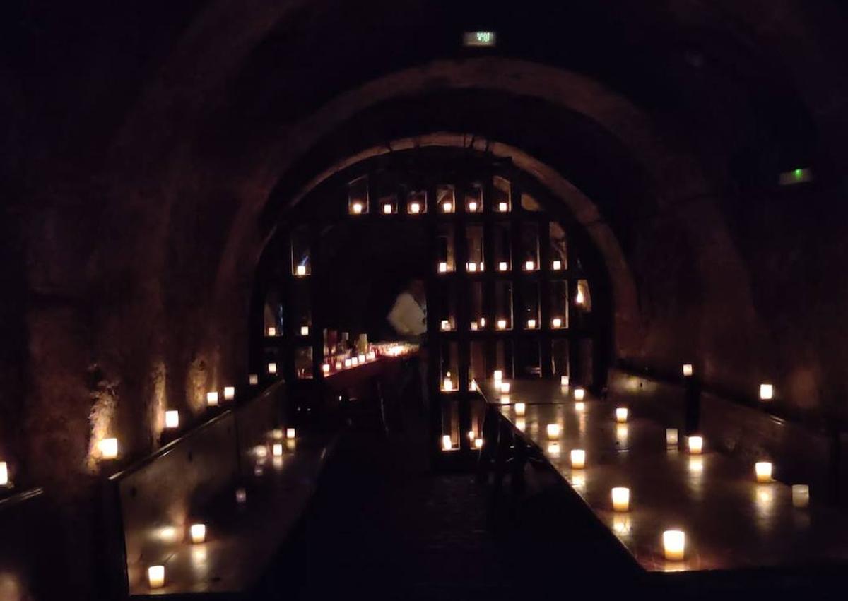 Imagen secundaria 1 - Así fue la mágica noche de las velas en las bodegas de Aranda