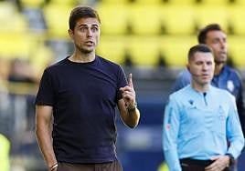 Alessio Lisci, entrenador del Mirandés, durante el encuentro frente al Villarreal B.