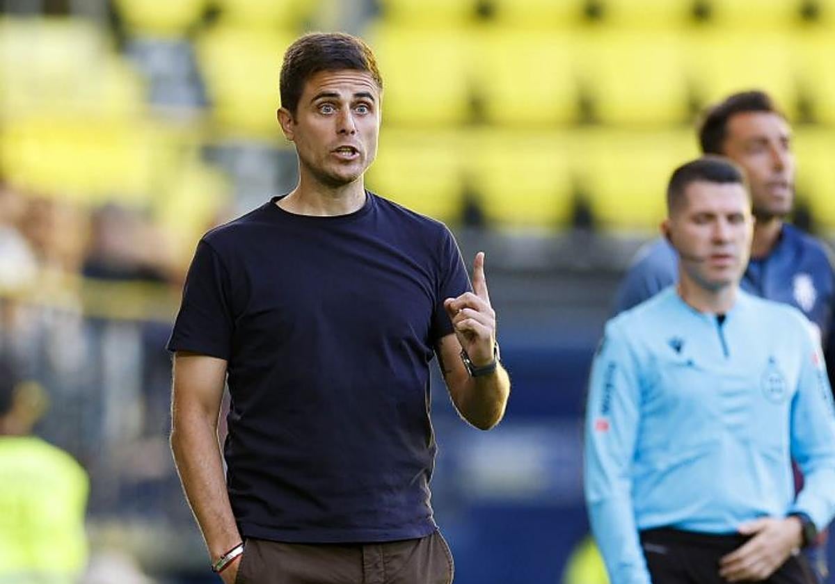 Alessio Lisci, entrenador del Mirandés, durante el encuentro frente al Villarreal B.