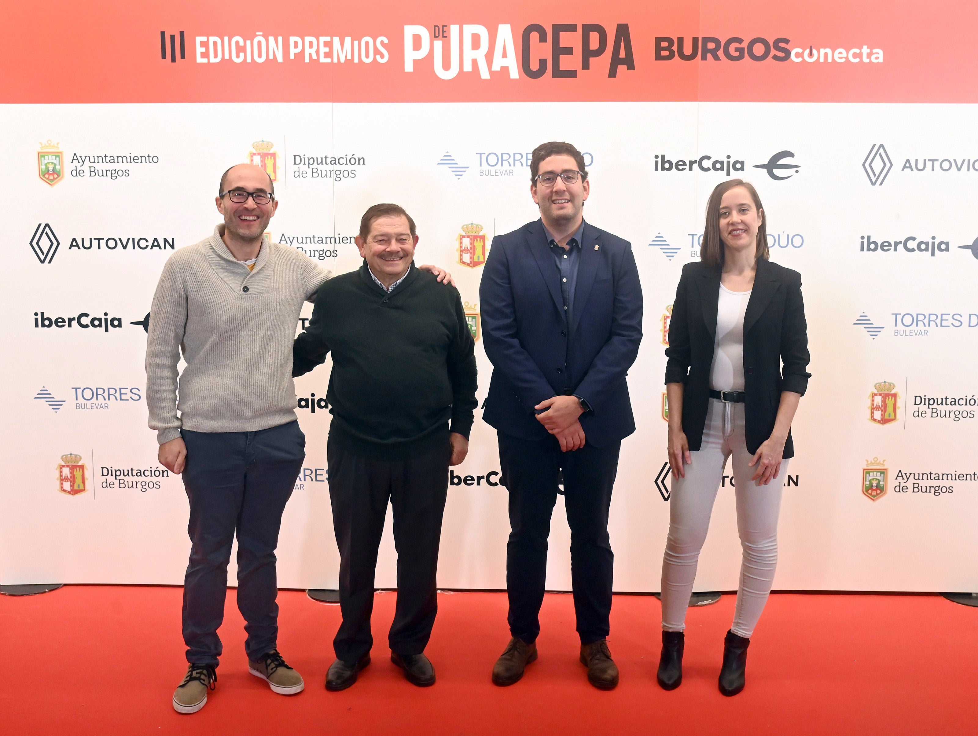 Rubén Contreras, José María García, Álvaro Eguiluz y Mercedes Eguiluz (Belorado). Premio Pura Cepa Pueblo del Año