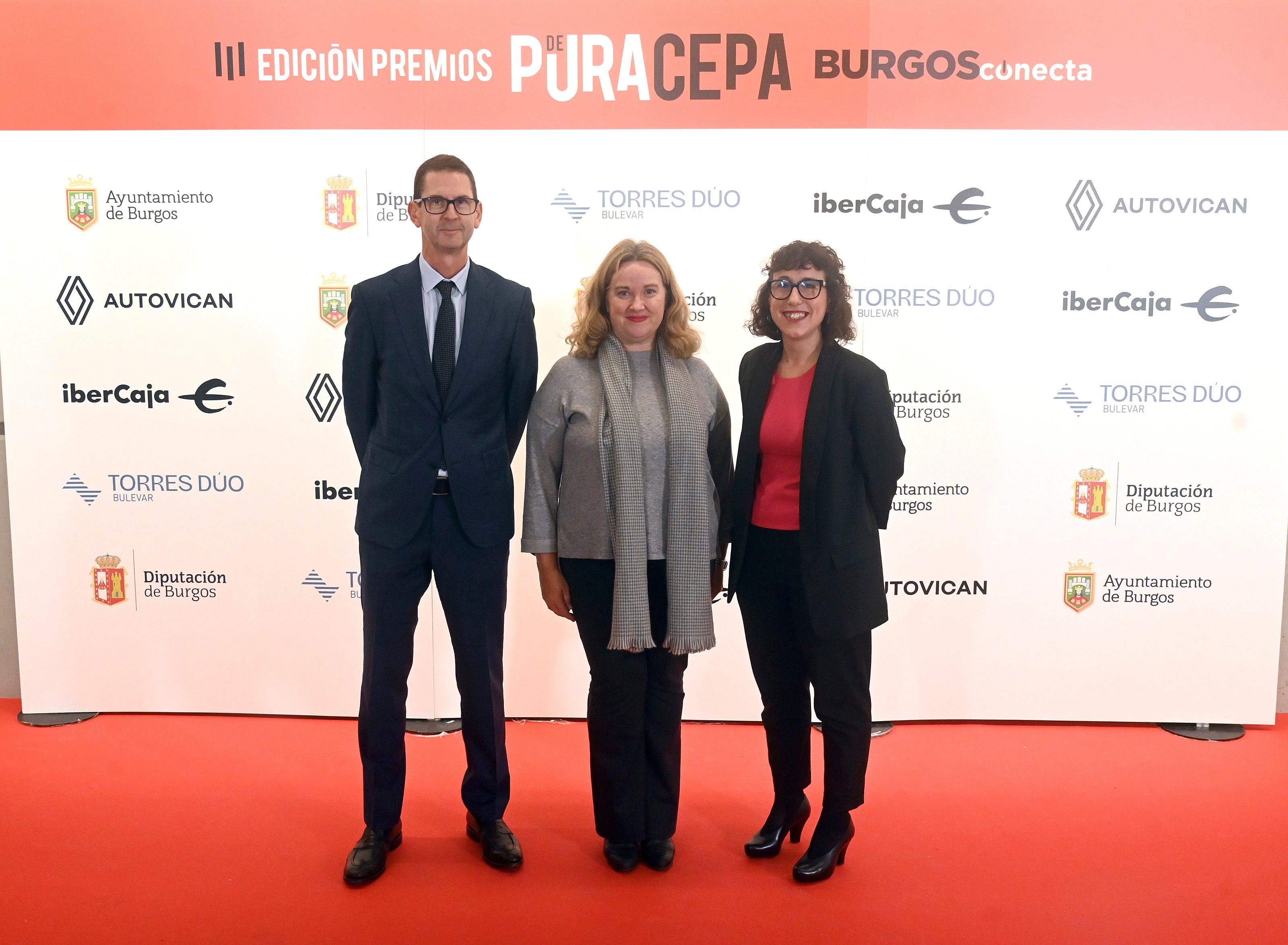Goyo Ezama, Cristina Ayala (alcaldesa de Burgos) y Gloria Díez (coordinadora de redacción de BURGOSconecta)