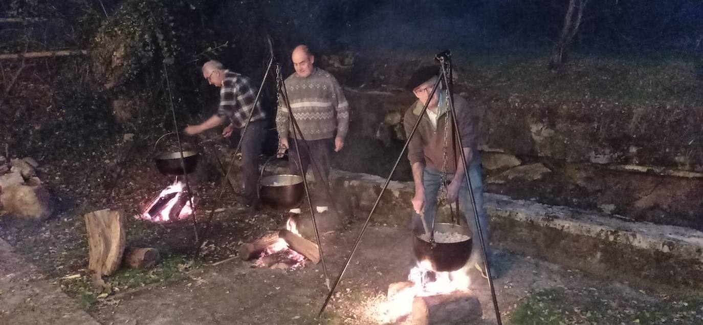 La trashumancia se apodera de Tolbaños de Arriba