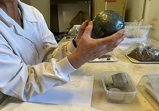 Pieza del Museo de Burgos en el taller de restauración.