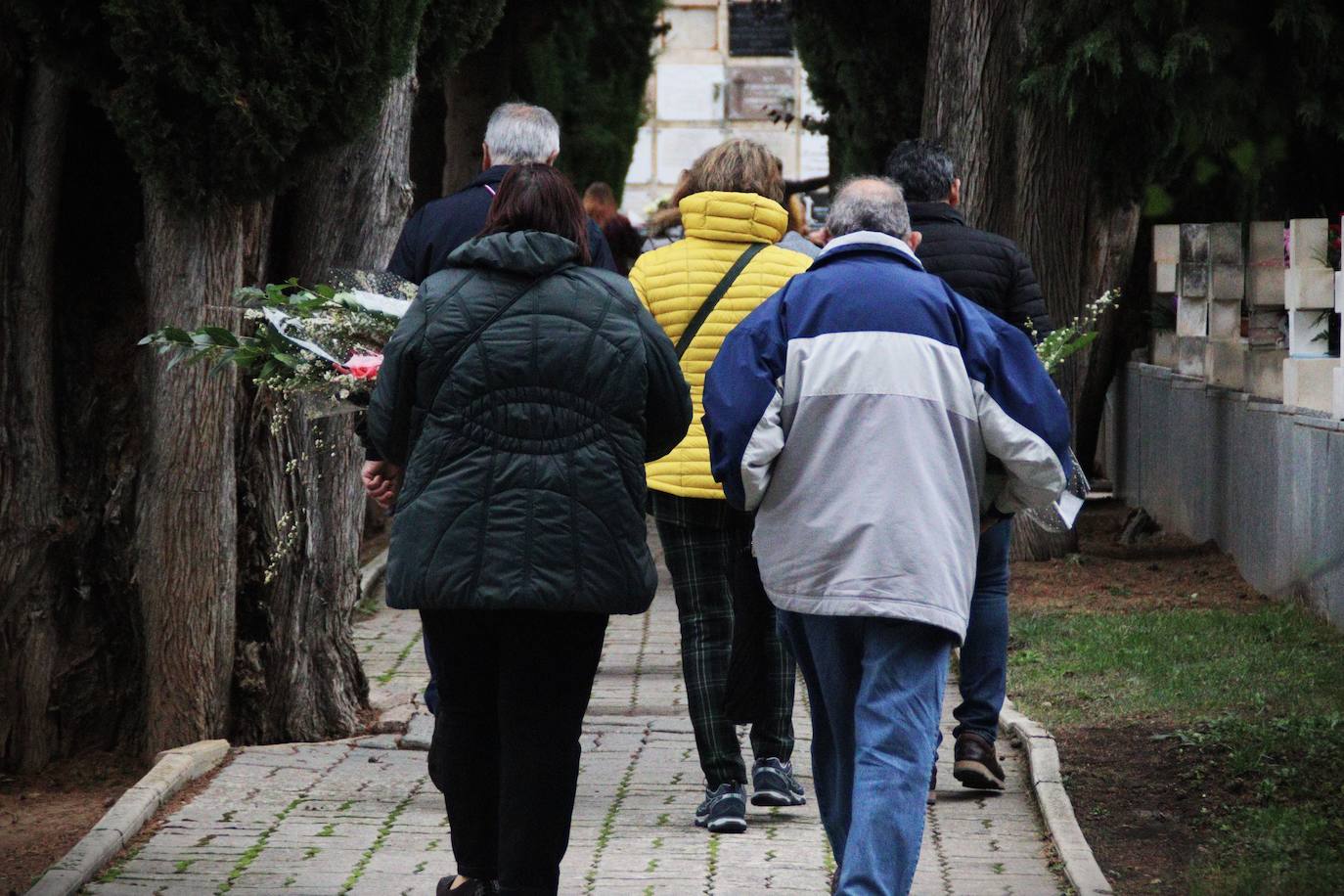 Los burgaleses vuelven a recordar a sus fallecidos