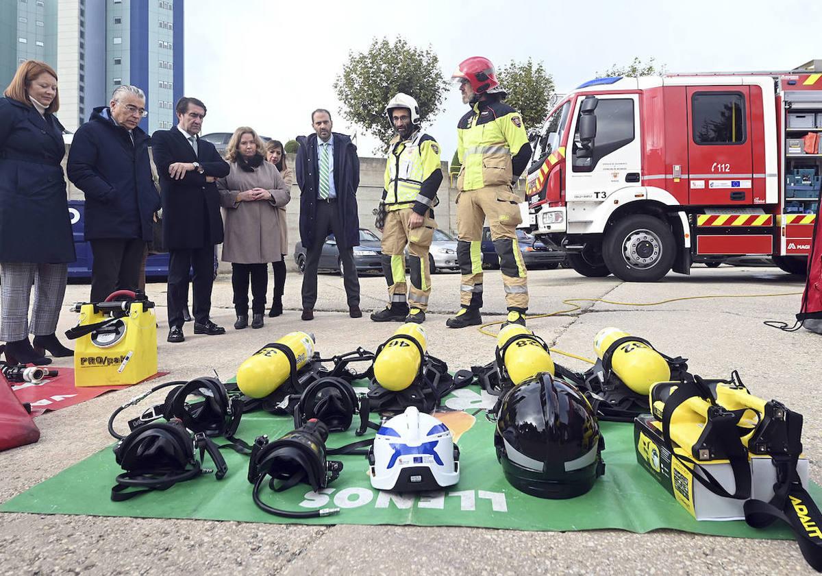 Material y camiones nuevos para el servicio de bomberos de Burgos.