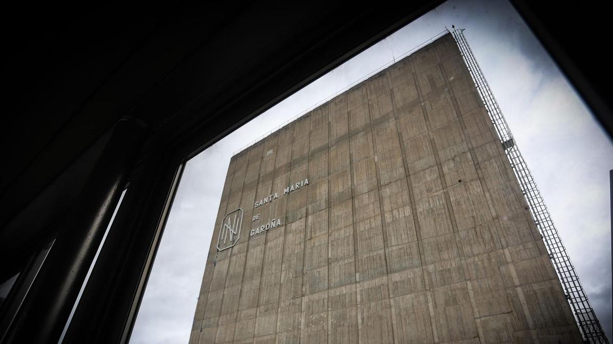 El edificio del reactor de la central nuclear de Santa María de Garoña se ubica en mitad del complejo.