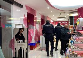 La Policía Nacional de Burgos interviene en un intento de hurto en una perfumería del centro de la capital.