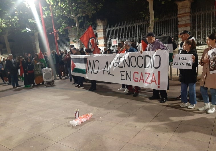 Centenares de personas se concentraron frente a la Junta