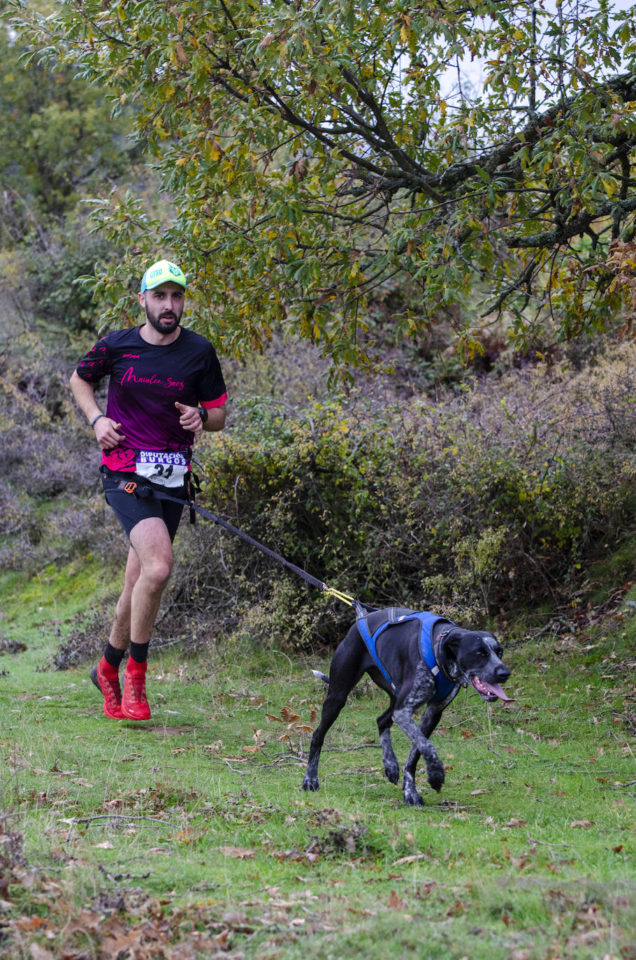 66 participantes disfrutan junto a sus perros de naturaleza y deporte en Urrez