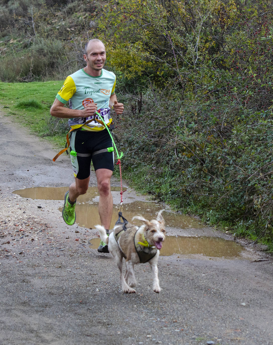 66 participantes disfrutan junto a sus perros de naturaleza y deporte en Urrez