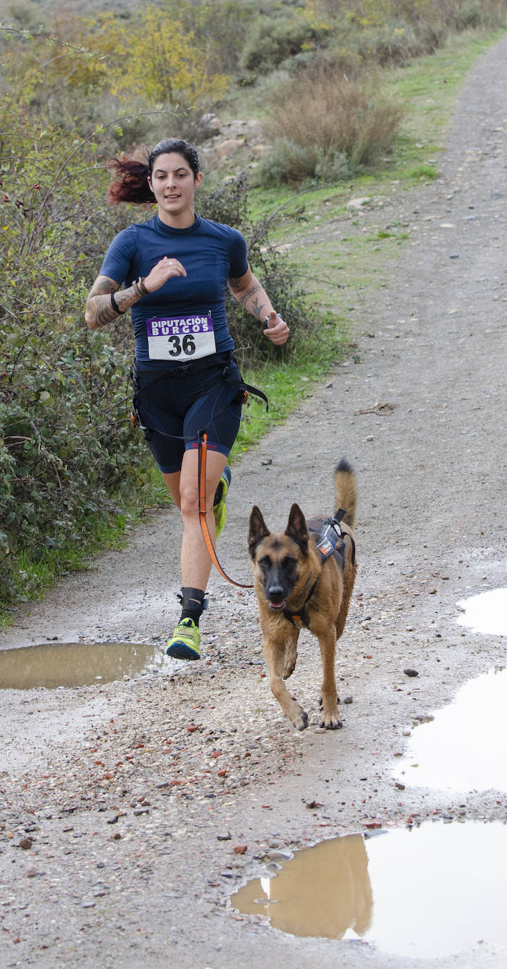 66 participantes disfrutan junto a sus perros de naturaleza y deporte en Urrez